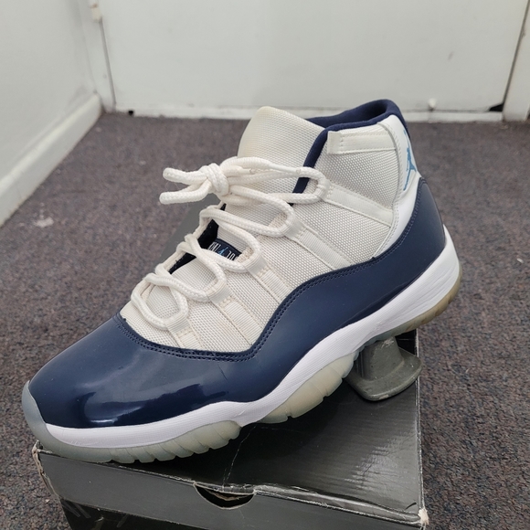 **SOLD** Air Jordan XI "Win Like 82" - Picture 2 of 9